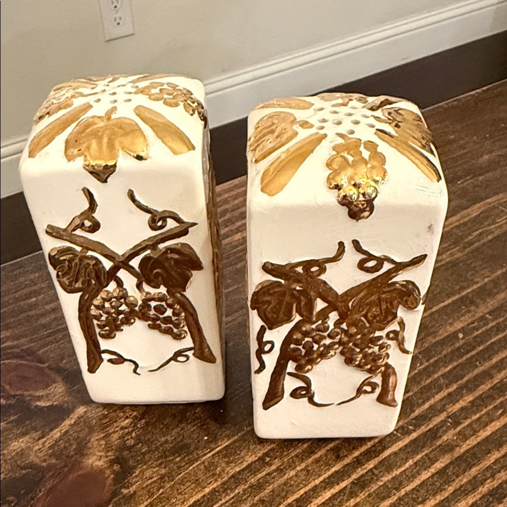 Elegant Gold and Cream Ceramic Salt and Pepper Shakers - Picture 3 of 6